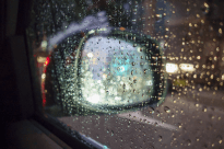 雨天下での運転が増える