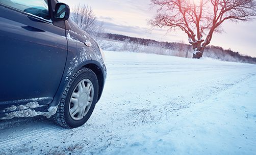 雪道の安全運転マニュアル 運転のコツから便利なグッズまで 合宿免許スクール