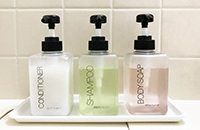 現地調達できるものは持参しない