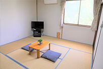 七尾自動車学校の宿泊施設「ブッブーイン2番館・室内例」