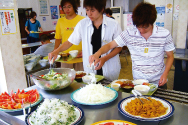 那須自動車学校（栃木県）のお食事バイキング風景