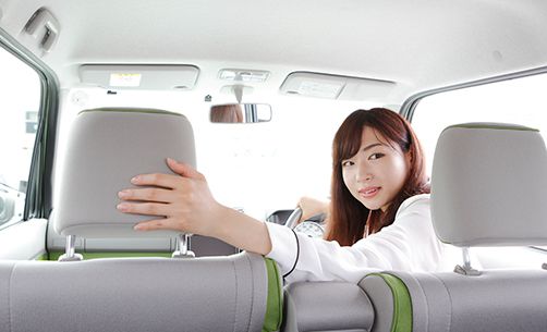 駐車のコツを徹底ガイド!これで縦列駐車も車庫入れもバッチリ
